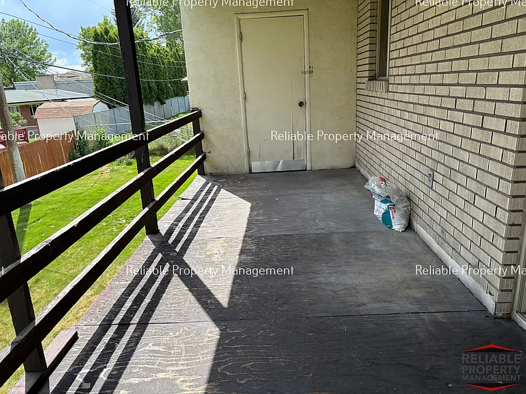 1056 Garfield St — Photo 7