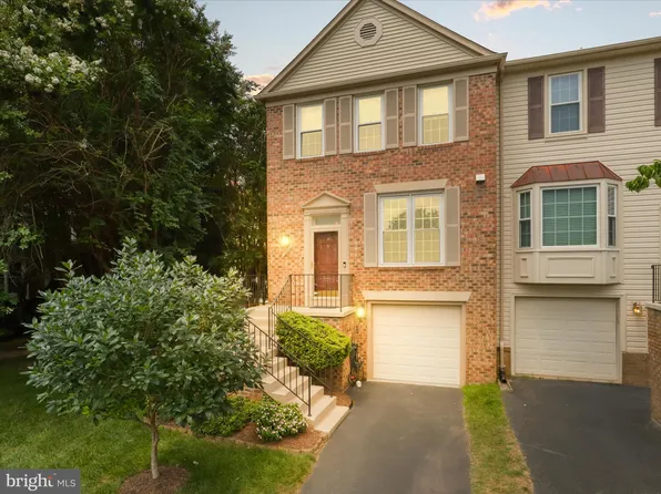 4255 Sleepy Lake Dr, Fairfax, VA 22033