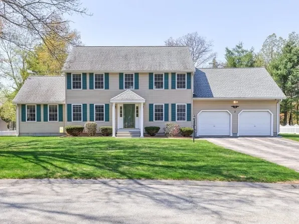 3 Colonial Dr, Clinton, MA 01510