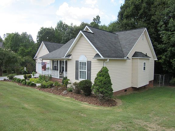 2nd image of 292 Augustine Dr