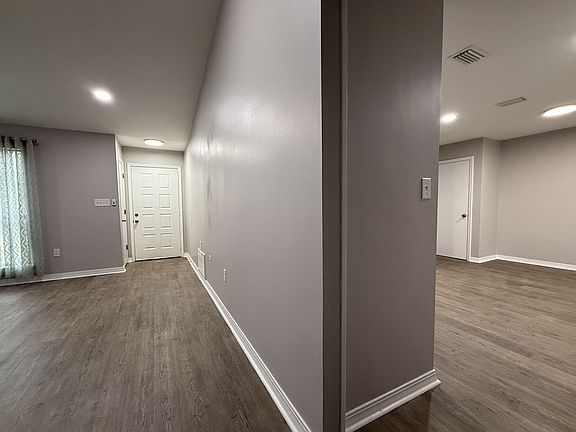 4th image of 1810 Valparaiso Blvd
