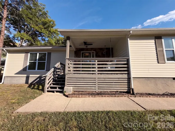 6009 Lanai Ln, Tega Cay, SC 29708