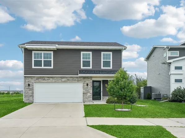 1365 SE Parkview Crossing Dr, Waukee, IA 50263