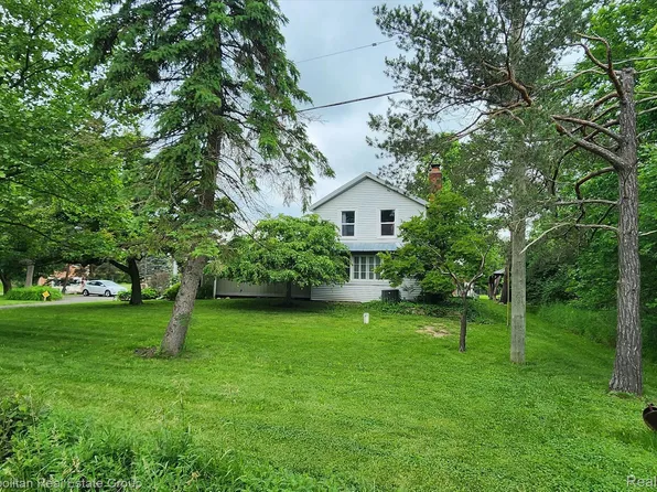 4750 Groveland Rd, Ortonville, MI 48462