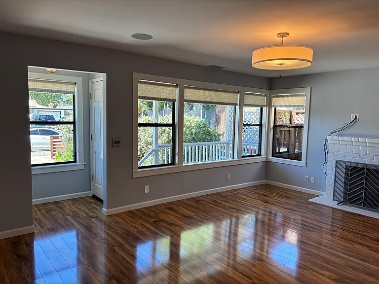 1304 Carlton Ave — Photo 3