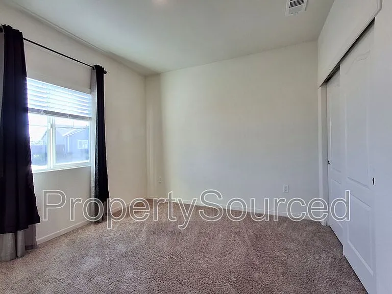2687 Taft Ave — Photo 10