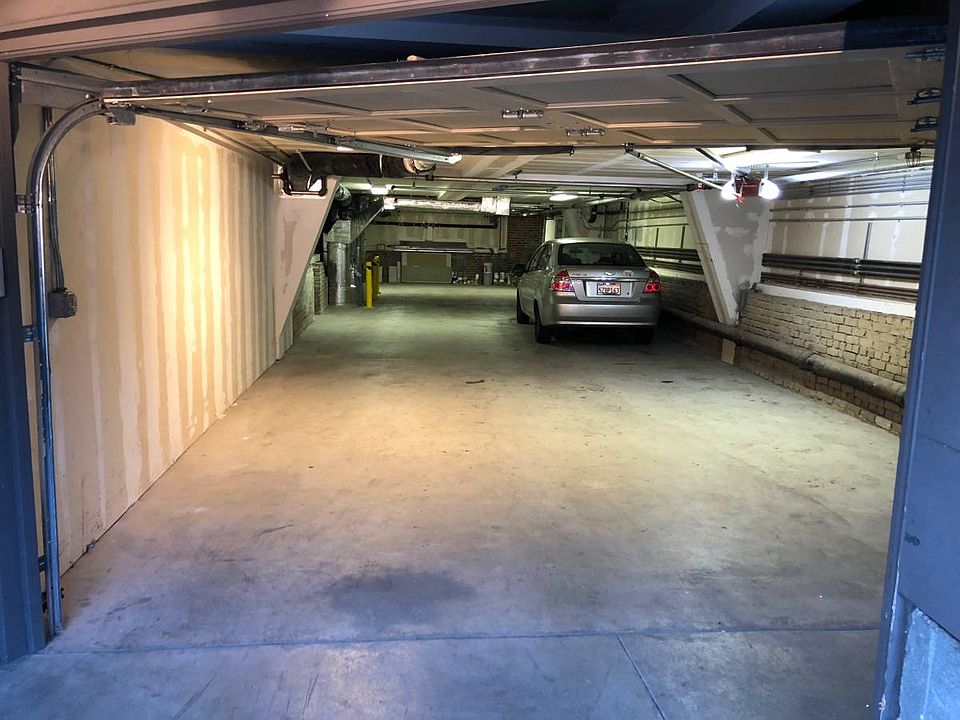 1st image of 946-950 Oak St Space 1