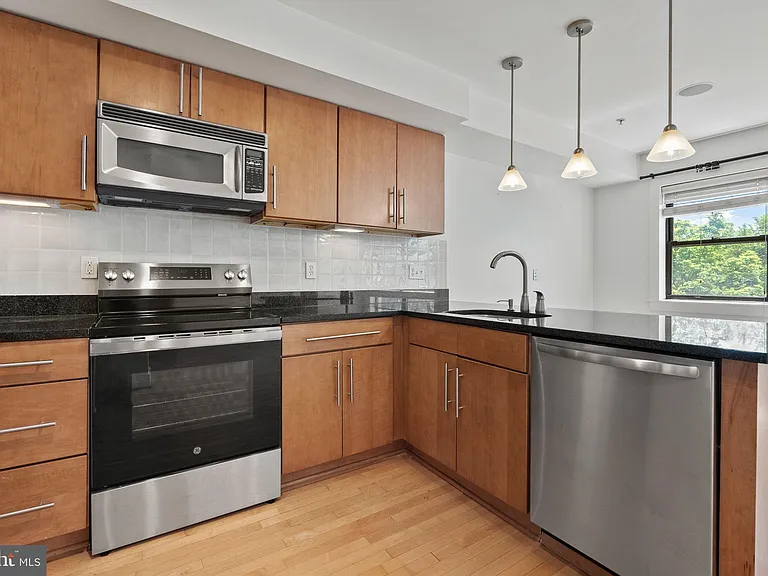 1524 Independence Ave SE #303 — Photo 13