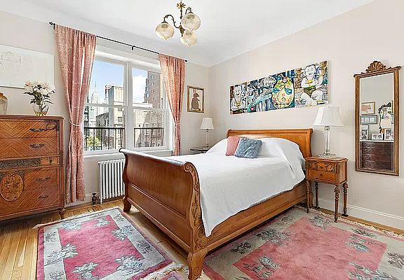 3rd image of 125 W 12th St APT 6F