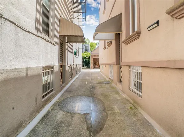 2045 West 11th Street image 2 of 19