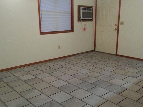 3rd image of 406 SW 7th St APT A