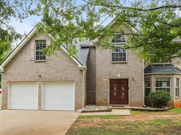 385 Kentwood Springs Dr, Hampton, GA 30228