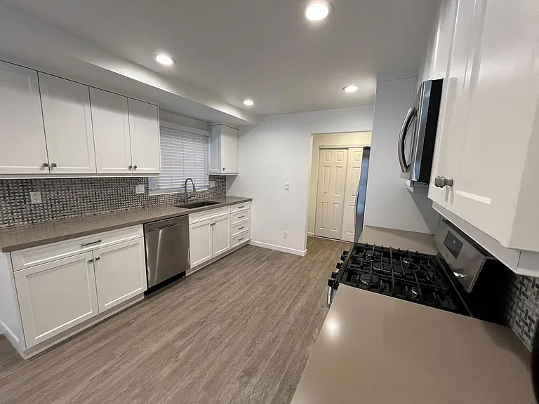 267 Maynard Ave — Photo 2