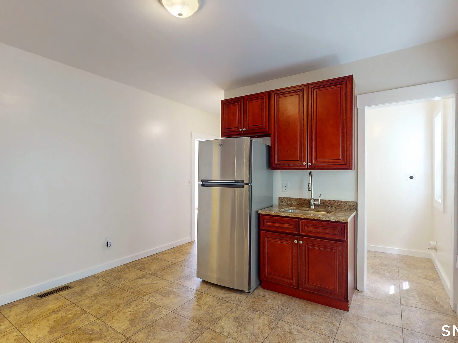 3 bed, 1.0 bath, 3663 sqft, $2,250 — Photo 4