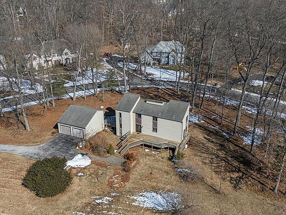 5th image of 1072 Forest Rd