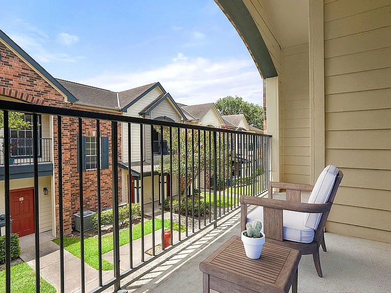 C242510_AstonCincoRanch_1B1BPartialROI_Balcony_04
