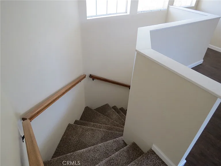 572 N Orange St — Photo 15