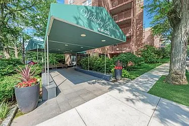 42-30 Douglaston Parkway