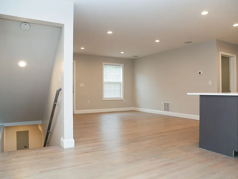517 Admiral St — Photo 17