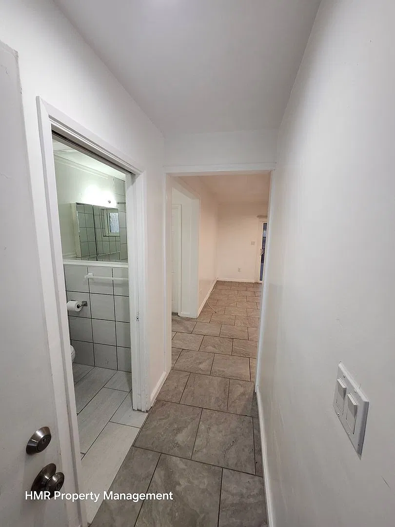 Beautiful remodel 3 bed 2 bath house — Photo 2
