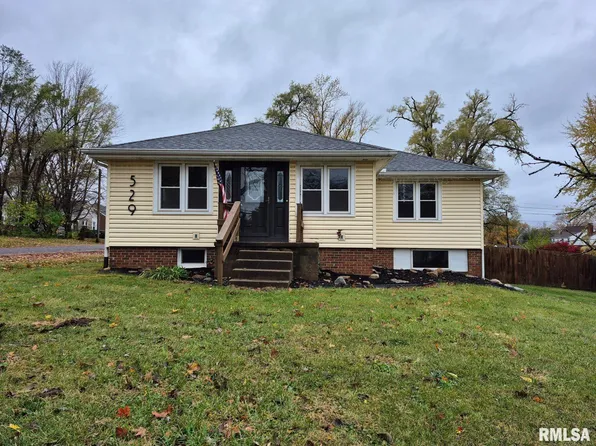 529 S Stewart St, Creve Coeur, IL 61610