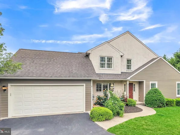 8 Parkside Dr, Elverson, PA 19520