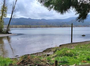 232 E Sunny Sands Rd, Cathlamet, WA 98612