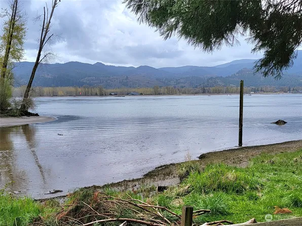 232 E Sunny Sands Road, Cathlamet, WA 98612