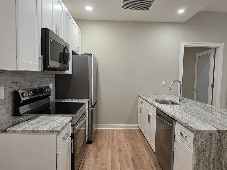 1420-22 Chestnut St #204 — Photo 3
