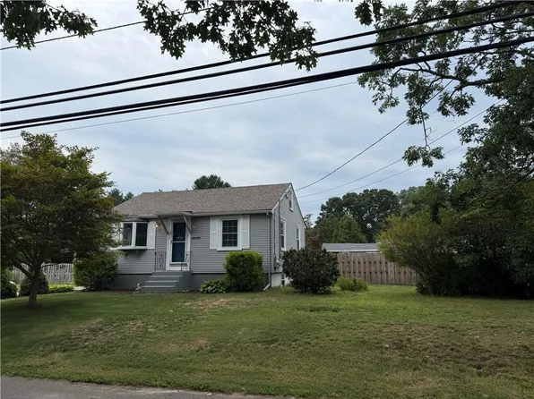 8 Maple Root Rd, Coventry, RI 02816