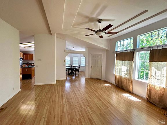 4th image of 48 Yosemite Road