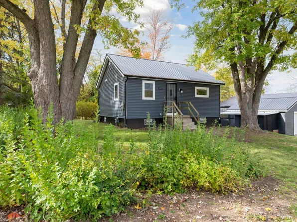353 22nd St N, Springfield, MI 49037