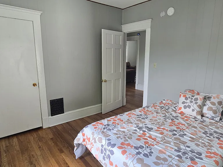 22 Frank St — Photo 1