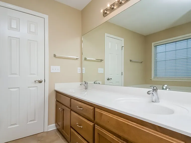 1014 Persimmon Dr — Photo 10