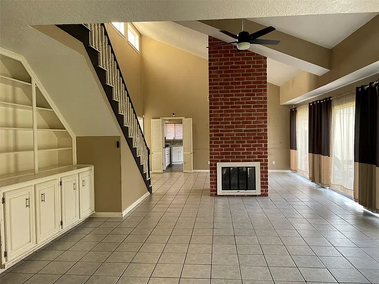 18002 Hollywell Dr — Photo 5