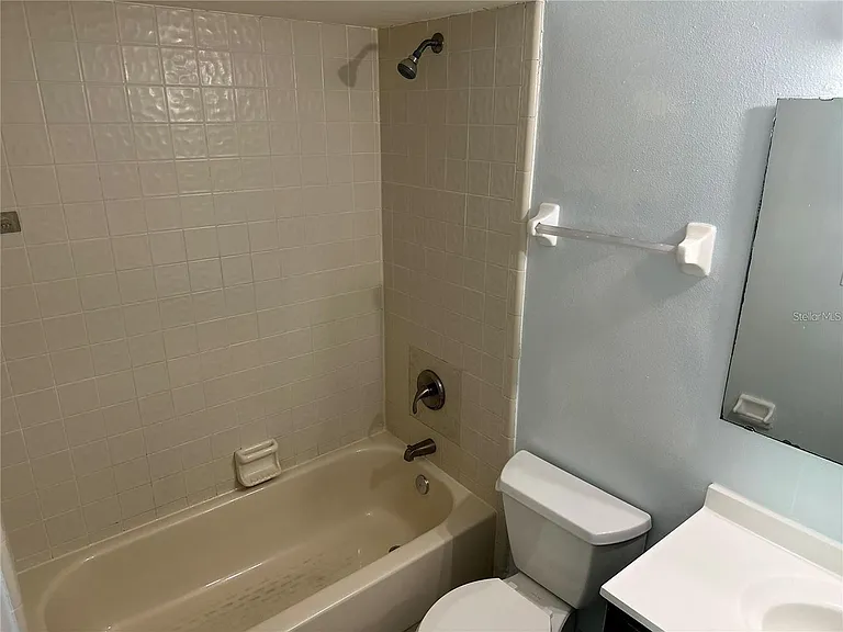 214 Magellan Dr — Photo 5