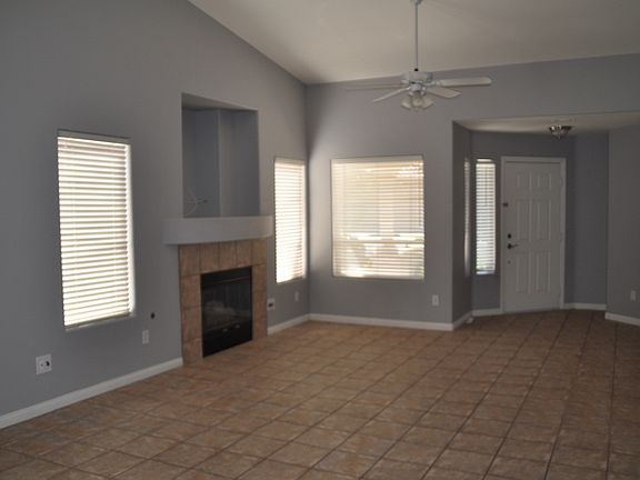 5-LivingRoom_08232015