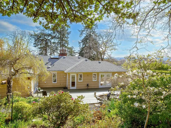 1184 Clovelly Ter, Saanich, BC V8P 1V6