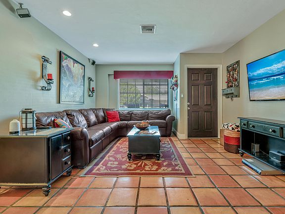 3rd image of 512 Virginia Dr
