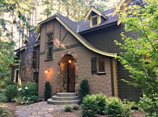 4043 Bluff St NE, Bainbridge Island, WA 98110