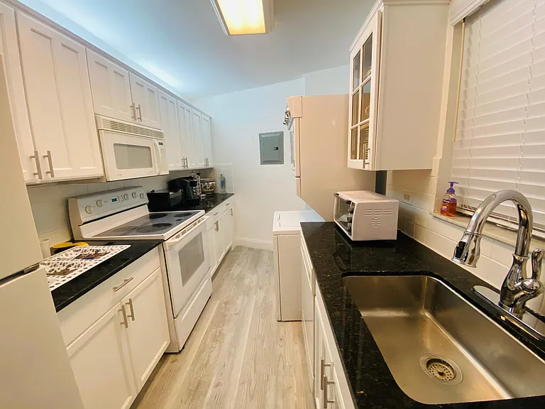 1881 Washington Ave #11 — Photo 9