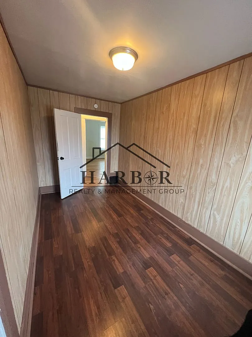 1005 1st Ave. SW — Photo 3