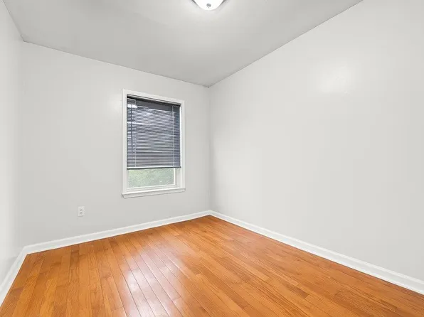 12 Bayview Avenue image 11 of 27