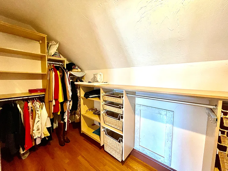 8 Newport Ter #3 — Photo 3
