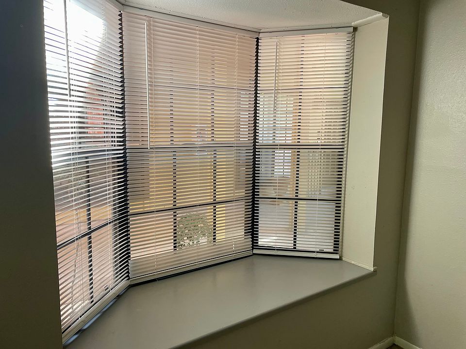 Bay window Dining room