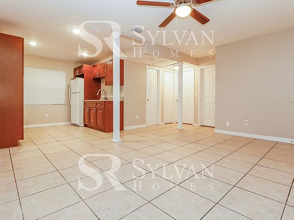 4th image of 1416 E Poinsettia Ave