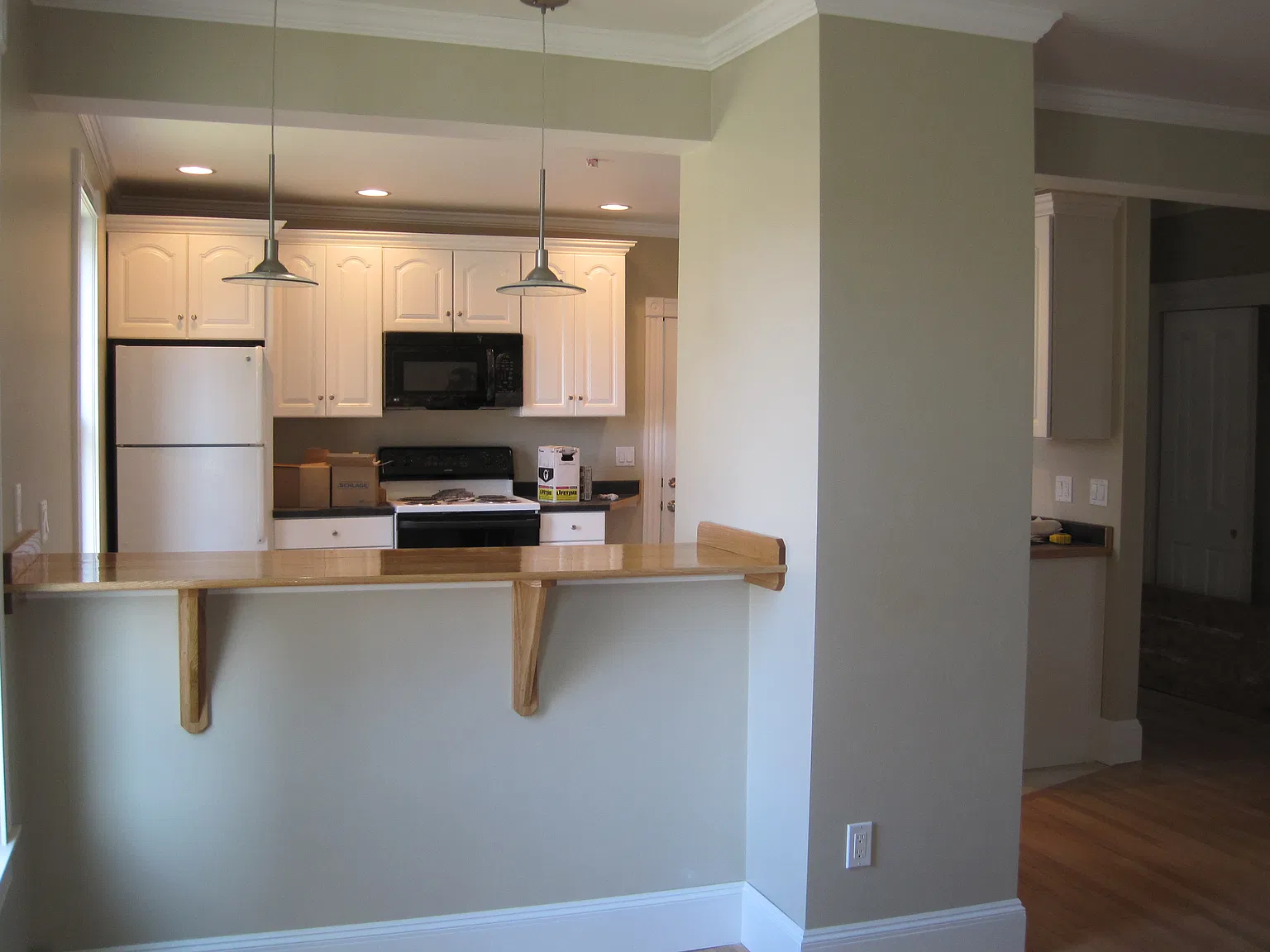 1 bed, 750 sqft, $1,900 — Photo 3