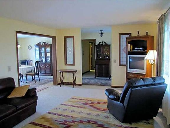 Living Room/Entry