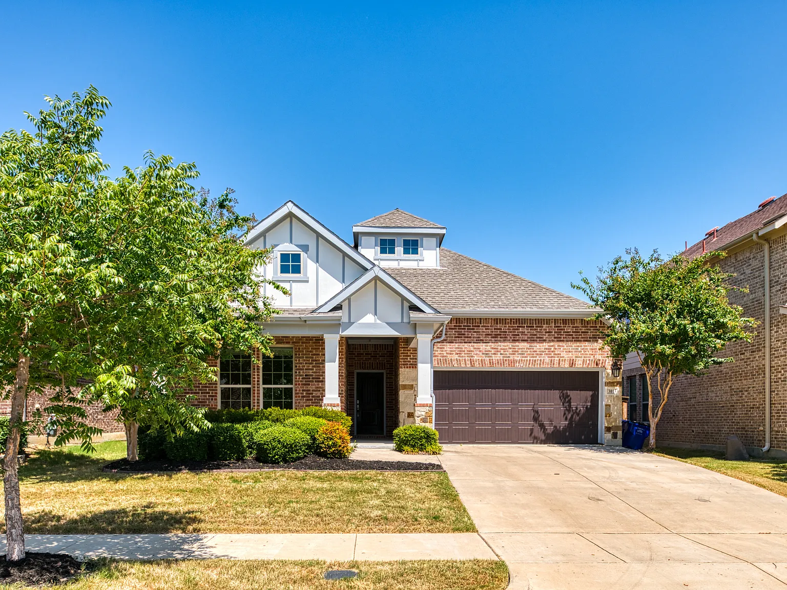 3 bed, 2466 sqft, $3,250 — Photo 2