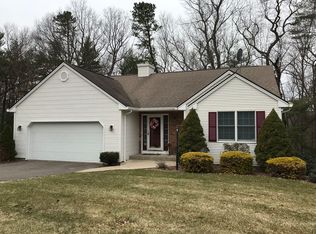 7 Knollwood Cir, Enfield, CT 06082